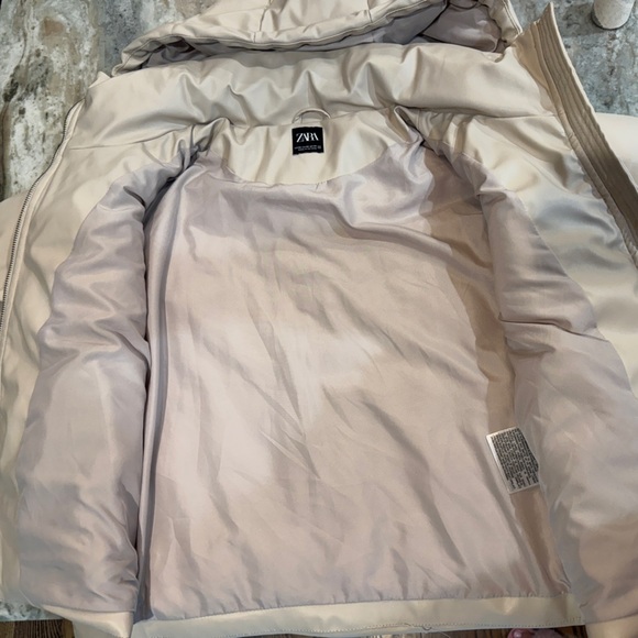 Women’s ZARA Faux leather cream puffer coat- Size XS - Picture 10 of 15